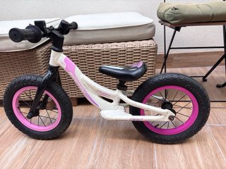 Bicicleta de equilibrio Monty 12 rosa