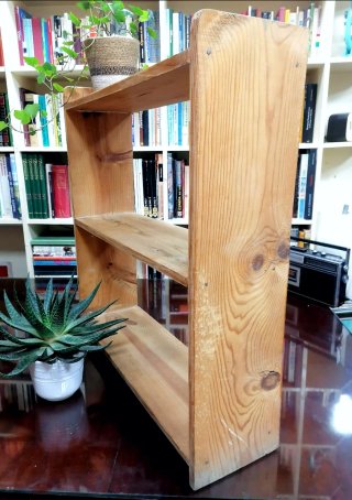 Estantería de madera CUSTOMIZADA