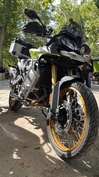 Moto Voge DS900X garantia oficial  Negociable.