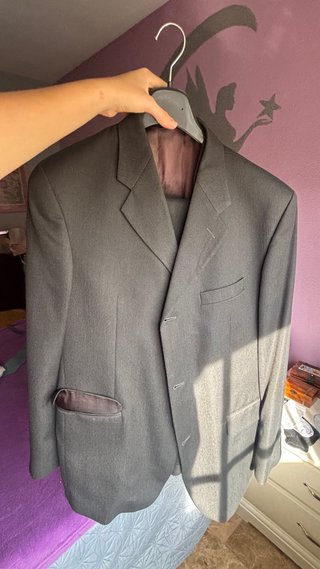 Traje de caballero gris con chaleco