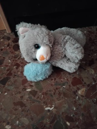 Peluche de Gato con Corazón Pompón