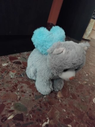 Peluche de Gato con Corazón Pompón
