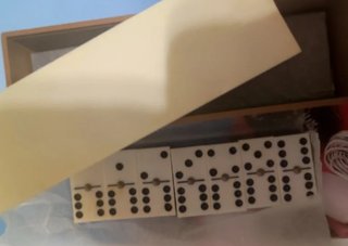 Juego de Dominó en Caja de Madera