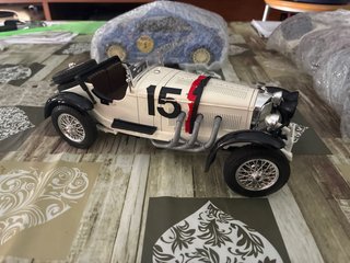 Maqueta de coche a escala Mercedes
