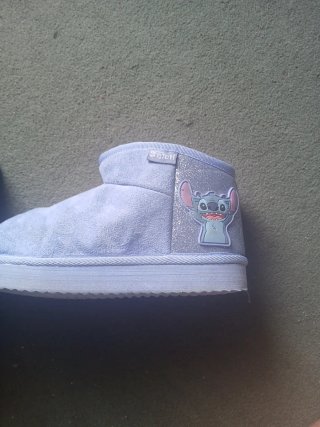 Botines azules Stitch con detalle brillante