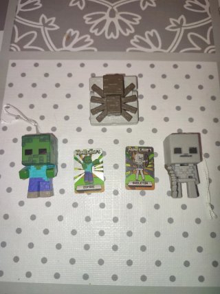 Lote Figuras y Cartas Minecraft Kinder Joy.