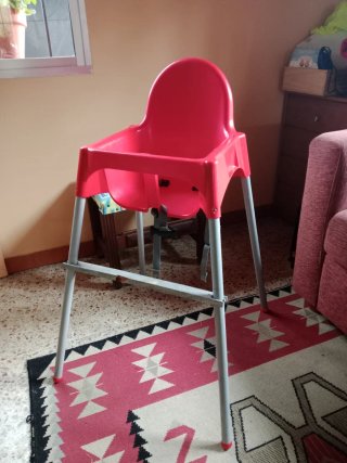 Trona Ikea Roja con reposapiés