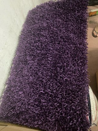 Alfombra púrpura de poliéster