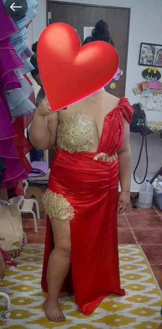 Vestido largo rojo y dorado
