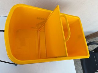 Cubo de Fregona con Escurridor Profesional.