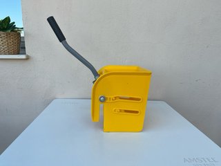 Cubo de Fregona con Escurridor Profesional.