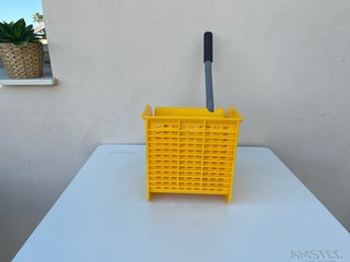 Cubo de Fregona con Escurridor Profesional.