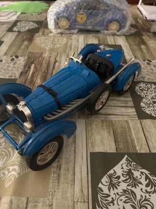 Maqueta de Coche Clásico Azul Modelo Bugatti