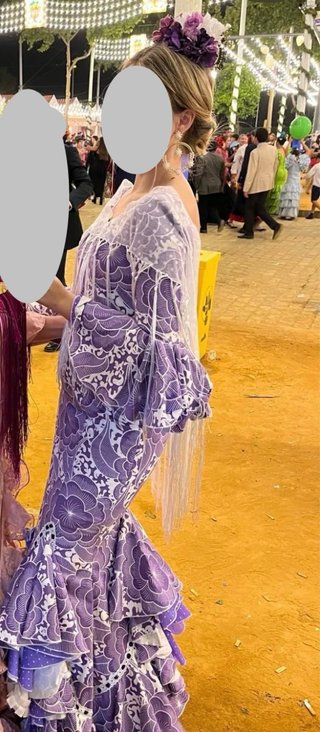 Traje de flamenca morado y blanco