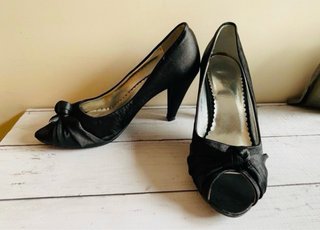Zapatos de tacón de fiesta negros