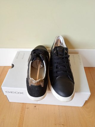 Zapatillas Geox Negras Talla 39. SIN USAR.