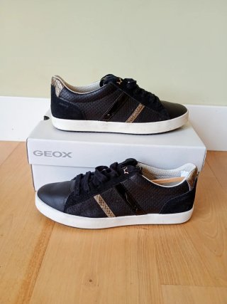 Zapatillas Geox Negras Talla 39. SIN USAR.