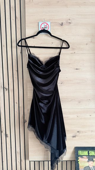 Vestido de fiesta negro con encaje