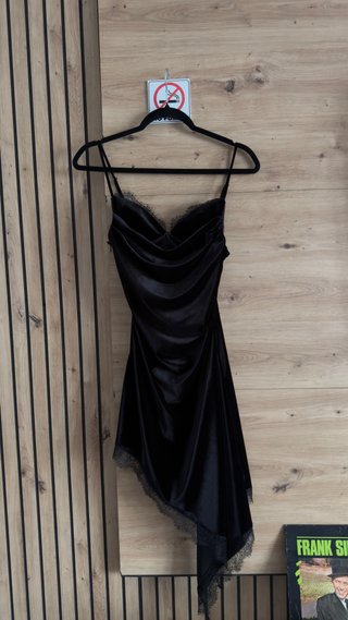 Vestido de fiesta negro con encaje