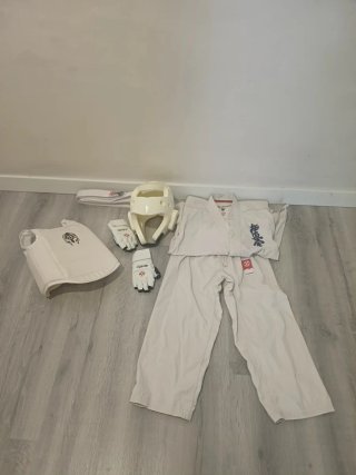 Equipo de Karate con Casco y Guantes...etc
