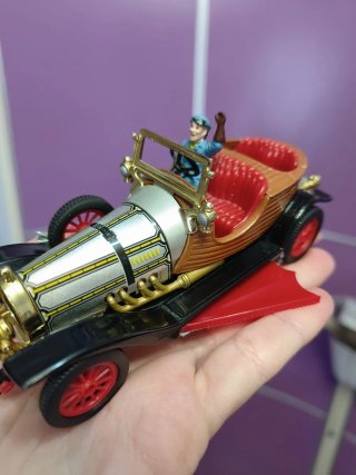 Coche Chitty Chitty Bang Bang Corgi vintage disney