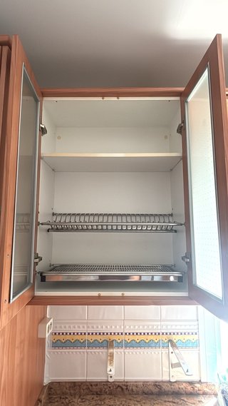 Cocina amueblada con electrodomésticos