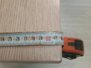 Mostrador/mesa de madera beige y marrón