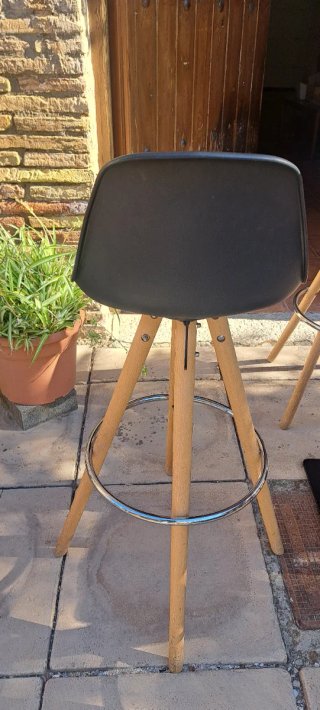 3 Taburetes Altos SKLUM Negros