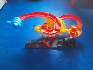 Hot Wheels City Ataque Serpiente Pista