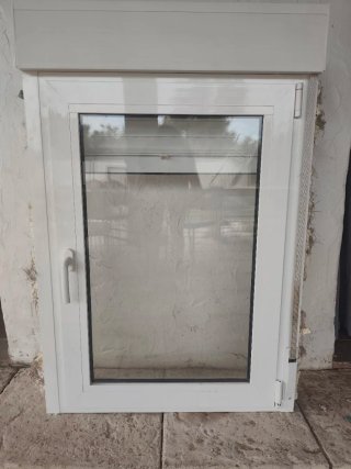 Ventana PVC oscilobatiente doble cristal, persiana