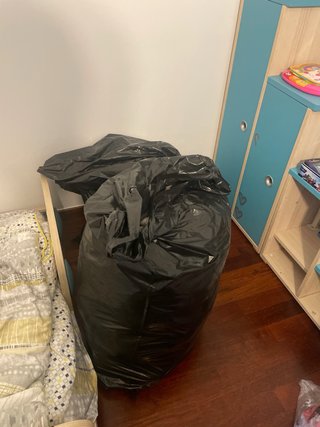 Lote de ropa. Aprox 80-90 kilos de ropa