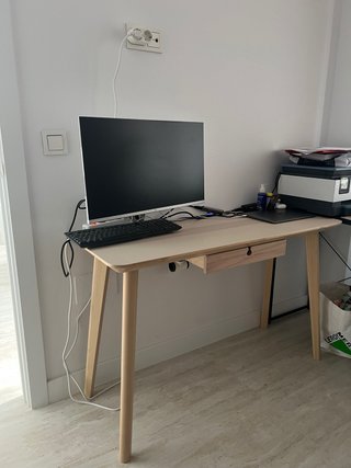 Escritorio IKEA de madera, NUEVO EN LA CAJA