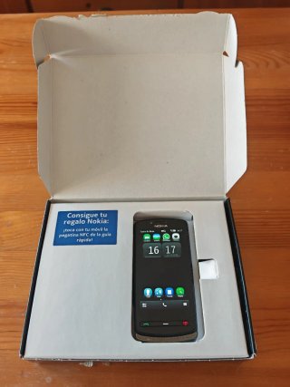 Nokia 700 Negro