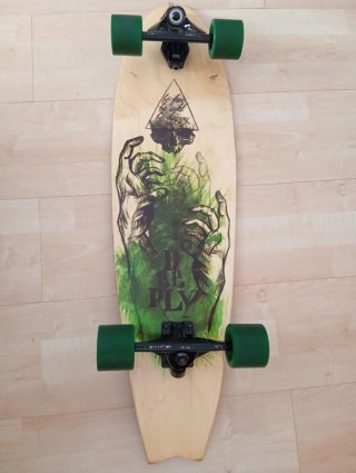 Longboard con diseño gráfico
