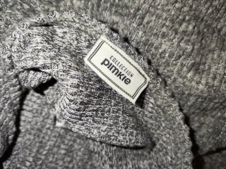 Jersey gris con nudo delantero