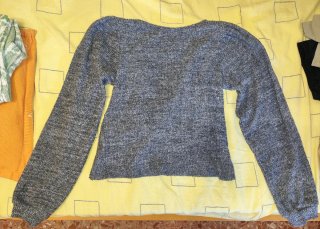 Jersey gris con nudo delantero