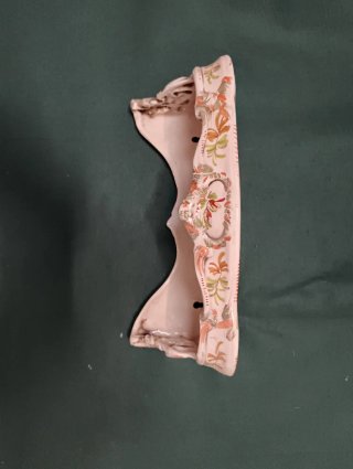 Mensola in ceramica decorata