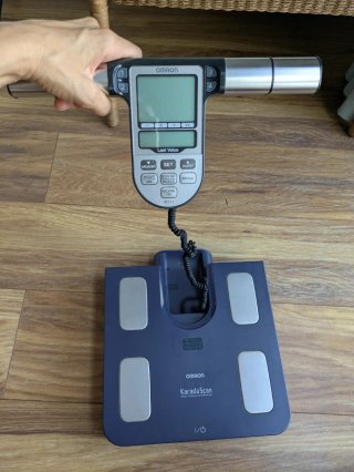 Báscula Omron Karada Scan BF511