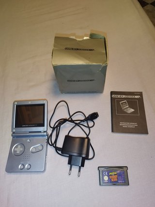 Nintendo Game Boy Advance SP Plateada