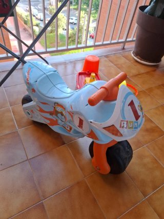 Moto correpasillos infantil