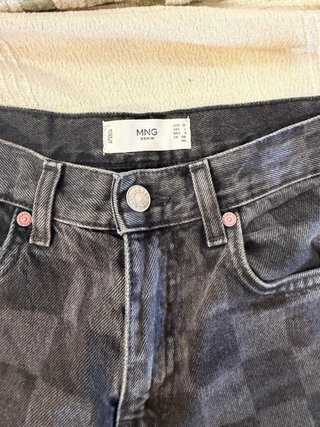 Pantalones vaqueros Mango cuadros grises