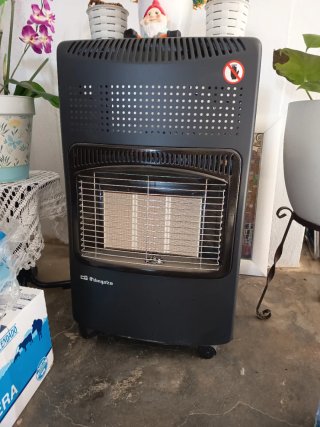 Estufa de Gas Orbegozo Negra