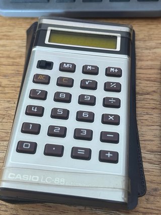 4 Calculadoras Casio: FX-100D, LC-78, JV-10, LC-8