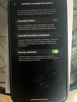 iPhone 11 blanco, con fundas y caja