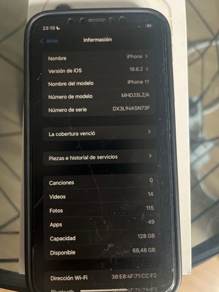 iPhone 11 blanco, con fundas y caja