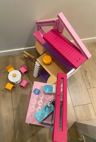 Casa Barbie Malibu Plegable 2 Pisos como nueva.