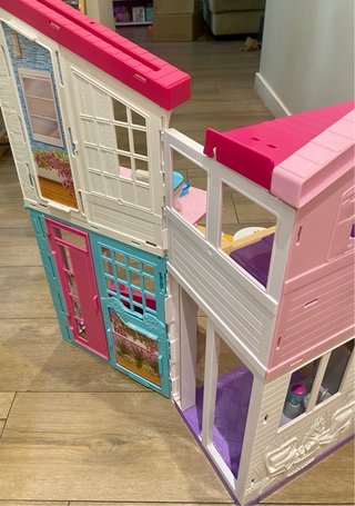 Casa Barbie Malibu Plegable 2 Pisos como nueva.