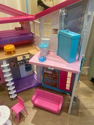 Casa Barbie Malibu Plegable 2 Pisos como nueva.