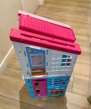 Casa Barbie Malibu Plegable 2 Pisos como nueva.