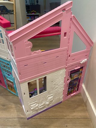 Casa Barbie Malibu Plegable 2 Pisos como nueva.